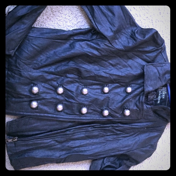Edgy cropped length leather jacket size medium