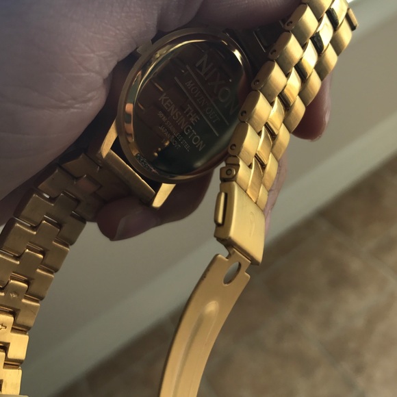 Vintage inspired Nixon Kensington watch - Picture 3 of 4