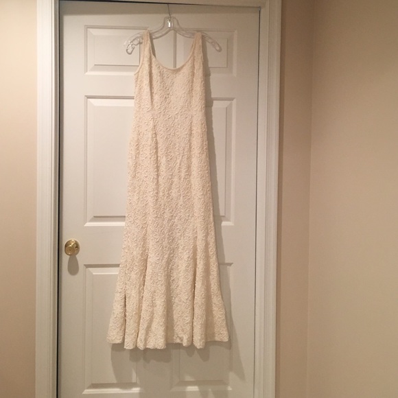 Gorgeous ivory beaded gown - Picture 1 of 4