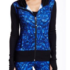 SALE! 😍 Alo Yoga flow jacket