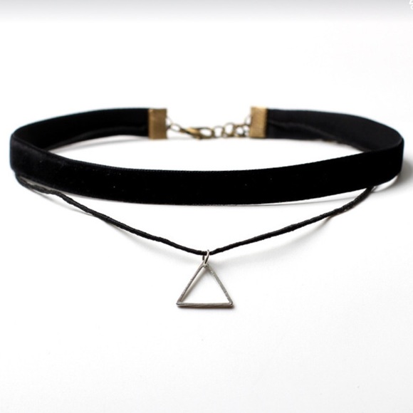 NEW💓 Black Triangle Choker Velvet Forever 21