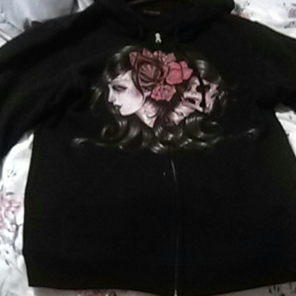 Sweatshirt