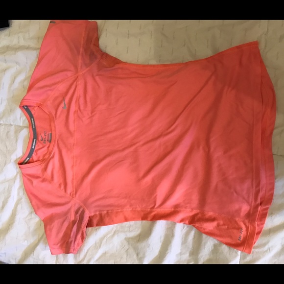 ‼️CLOSET CLEANOUT‼️ Nike Dri-Fit Short Sleeve Top