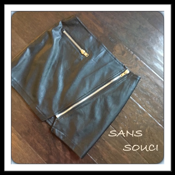 #179  🌴 SANS SOUCI BLACK FAUX LEATHER SKIRT