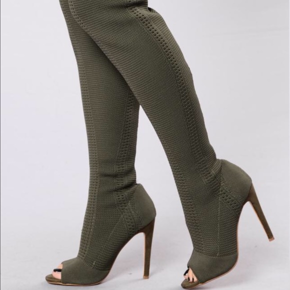 Thigh high knitted type boots