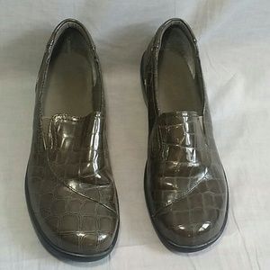 Women's Clarks Bendable Shoes Slip-on Gray 7 M
