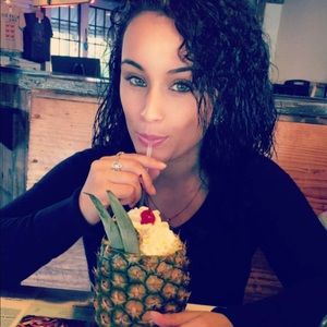 Meet your Posher, Vanessa