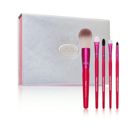 Tarina Tarantino Other - Makeup brush set