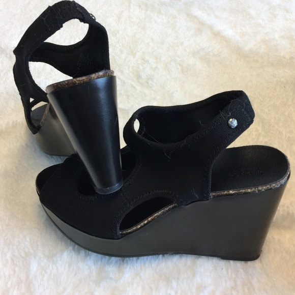 NIB Vera Wang Stretch Wedge Sandals