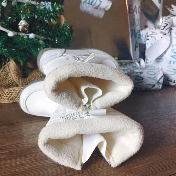 totes Shoes - Totes // white toddler/ baby snow boots ❄️ // 6 totes Shoes - Totes // white toddler/ baby snow boots ❄️ // 6