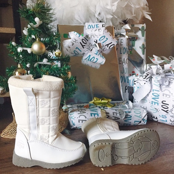 totes Shoes - Totes // white toddler/ baby snow boots ❄️ // 6 totes Shoes - Totes // white toddler/ baby snow boots ❄️ // 6