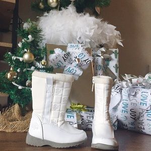 totes Shoes - Totes // white toddler/ baby snow boots ❄️ // 6 totes Shoes - Totes // white toddler/ baby snow boots ❄️ // 6