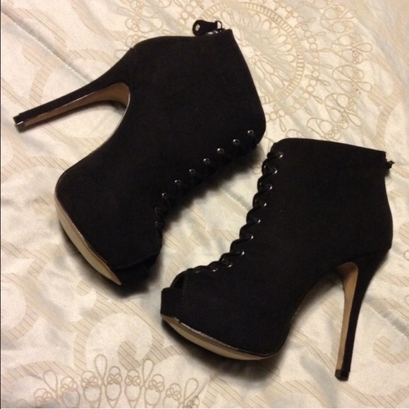 Rock & Republic Lace Up Peep Toe Boogie Heels