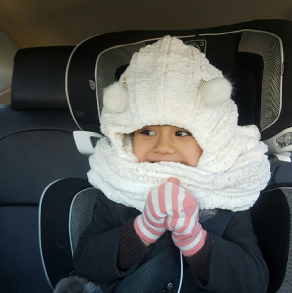 BEAUTIFULLY made Warm and soft hat with scarf