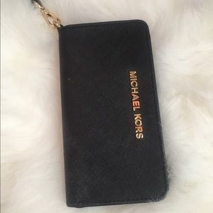 Michael Kors iphone wristlet