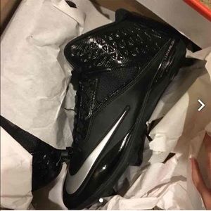 Football cleats