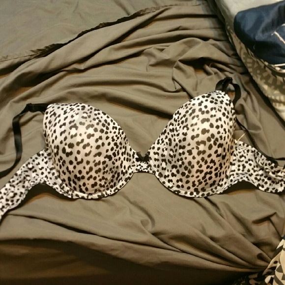 Size 40 D snow Leopard bra.