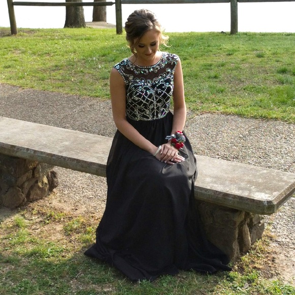 Prom Dress/ Formal Dress - Picture 2 of 4