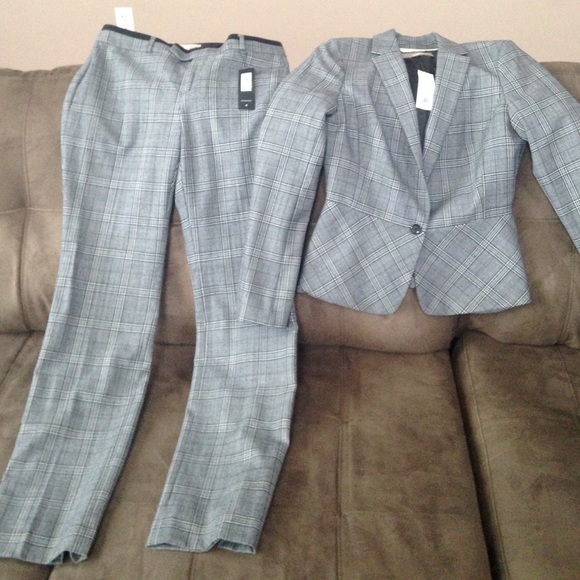 Banana Republic NWT Suit, Size 4