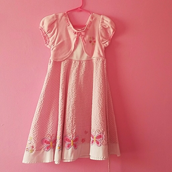 Lovly pink dress with butterflys on it
