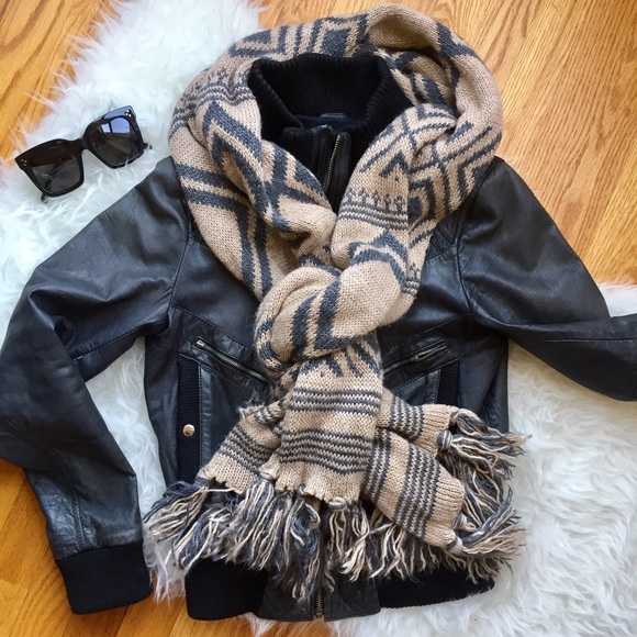 Accessories - Extra Large Warm Chunky Scarf with Tassels