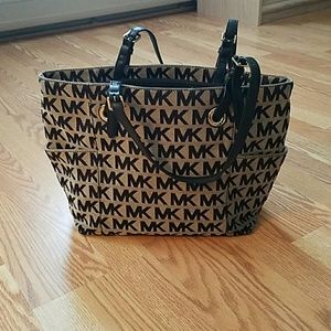 Michael Kors Jet Set Logo Tote