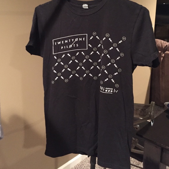 Twenty one pilots shirt