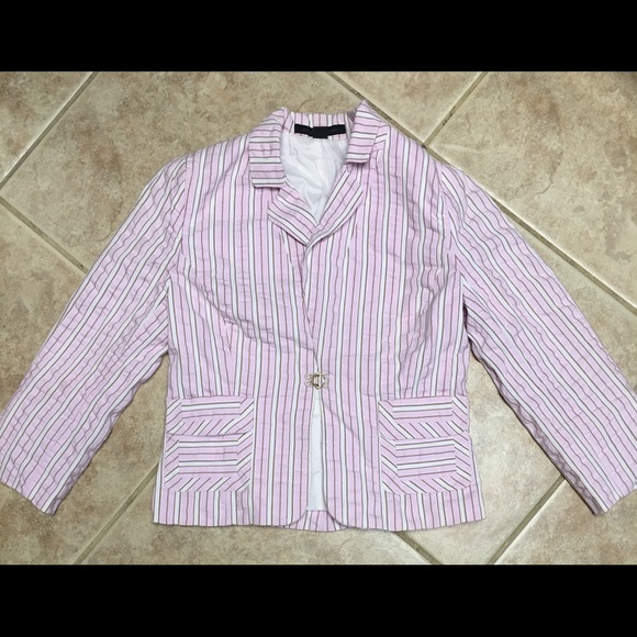 COMBO: Blazer & trouser pants. Light pink stripes.