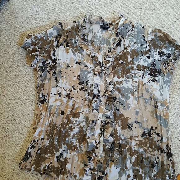 Floral ruffle blouse