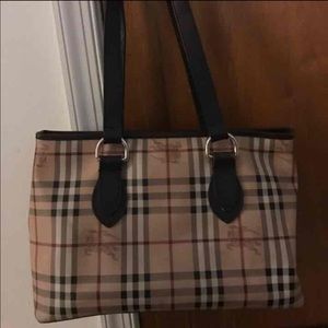 Burberry purse authentic good condition