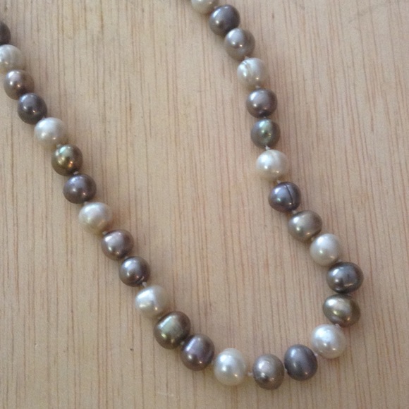 NWT Knotted Black, brown and cream pearl necklace