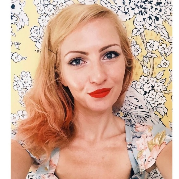 Meet your Posher, Ellena