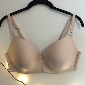 Victoria's Secret Wireless Plunge Bra!