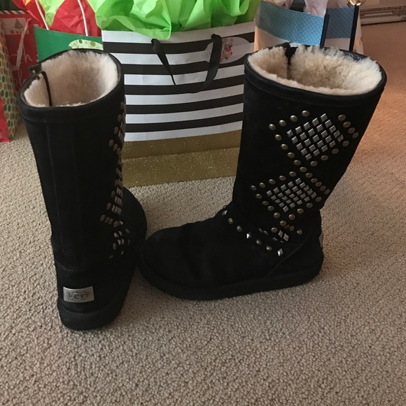 Black Uggs with design