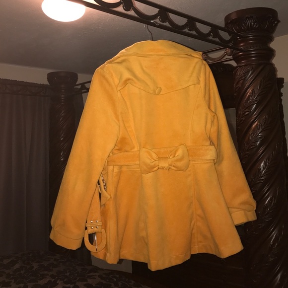 Coat!!! - Picture 3 of 3