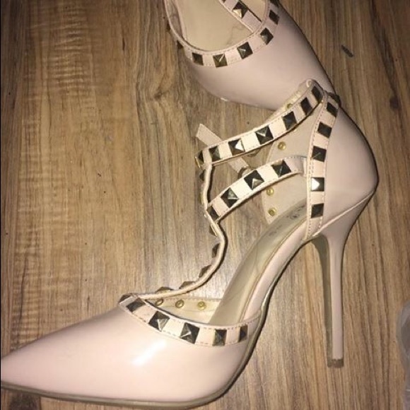 ⭐️SOLD⭐️Tan Heels - Picture 2 of 3