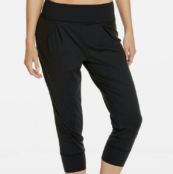 🌸NWT! Fabletics Yogi Capris