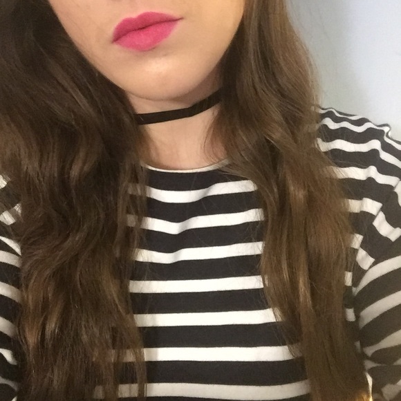 "Evie" Necklace || Black Faux-Velvet Choker - Picture 2 of 6