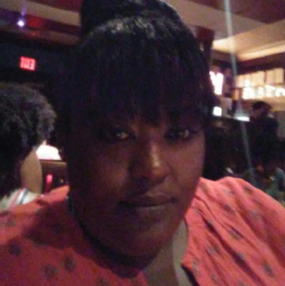 Meet your Posher, Latia