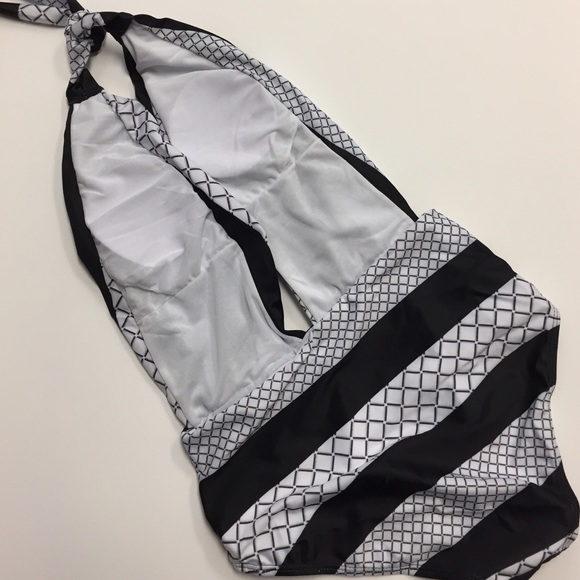 Black and white swimming suite one piece sw178 - Picture 3 of 4