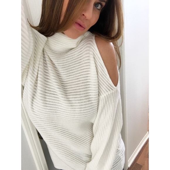 SALE 🏴 Last • Beautiful Ivory Sweater - Picture 2 of 4