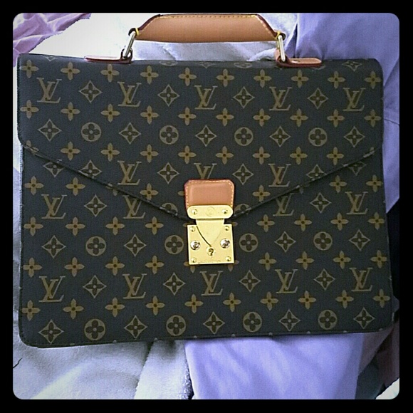 Louis Vuitton portfolio