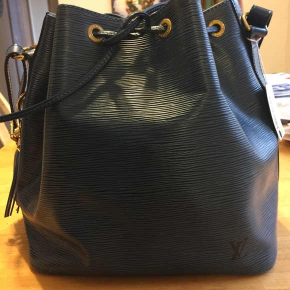 Like new vintage Louis Vuitton Epi shoulder bag
