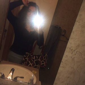 Meet your Posher, Ariella