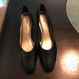 Hush Puppies Black Pumps