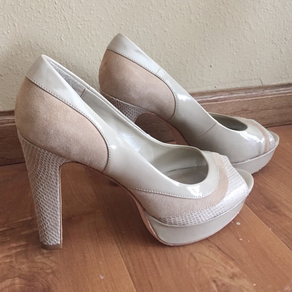 White House | Black Market Tan Heels Size 9 - Picture 2 of 2