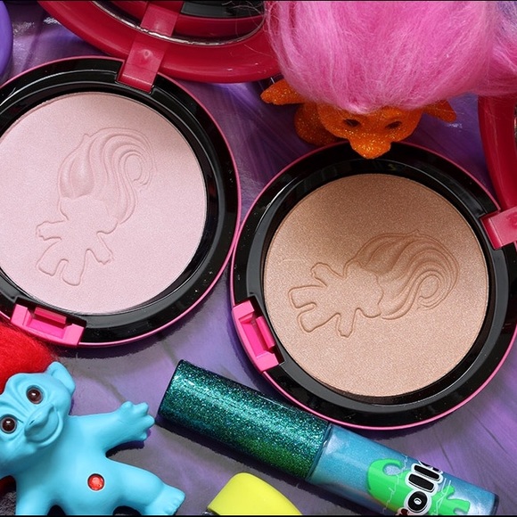 •NWT• MAC Good Luck Trolls LE Compact