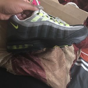 Airmax95 ! Size 5.5 worn once ! f 220 obo