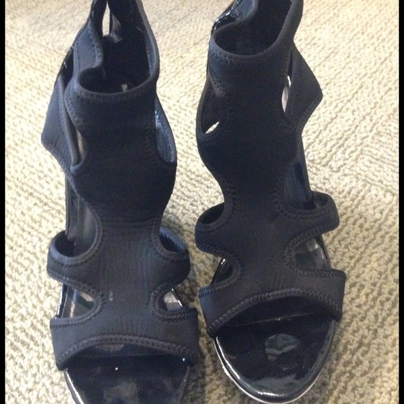 Vera wang heels size 10