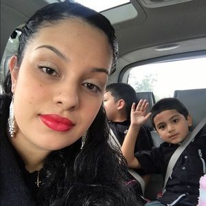 Meet your Posher, Roxana